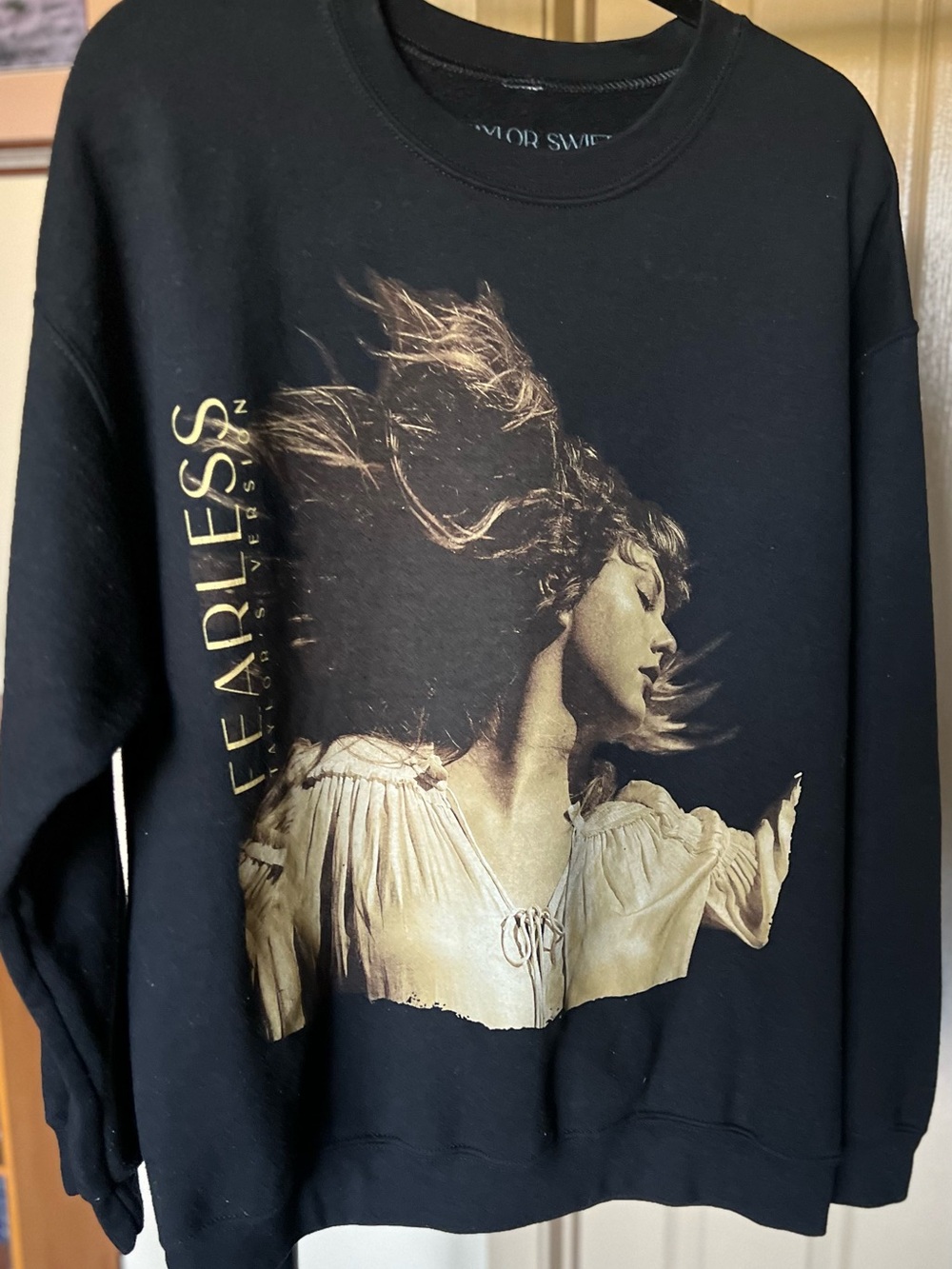 Black 'Fearless' Graphic Sweatshirt - Taylor Swift